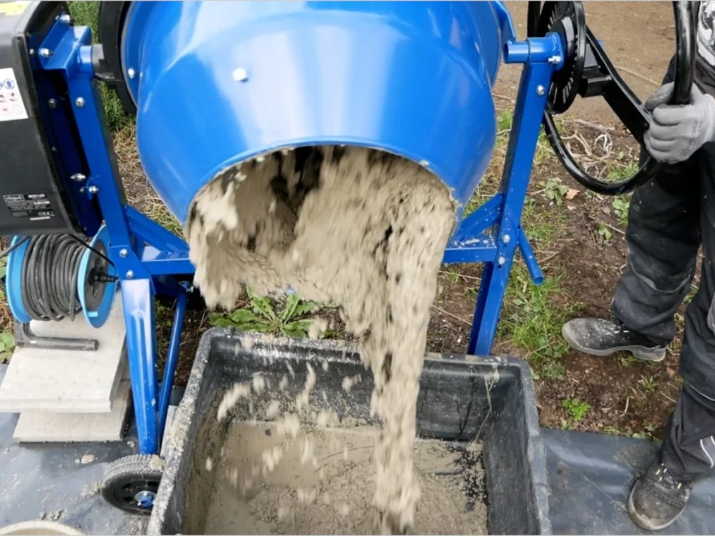 Beton mit Betonmischer anmischen