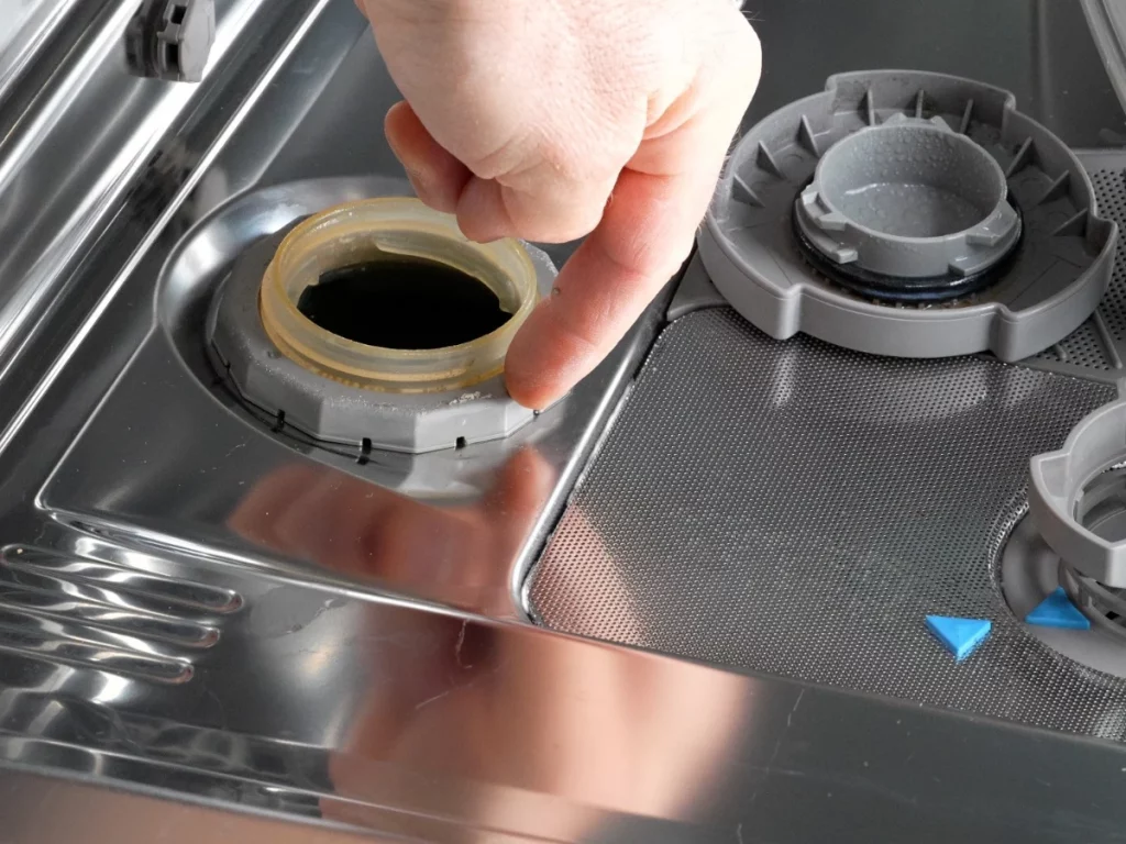 Salzbehälter bei Geschirrspüler undicht – Ursachen und Lösungen zur Behebung von Undichtigkeiten