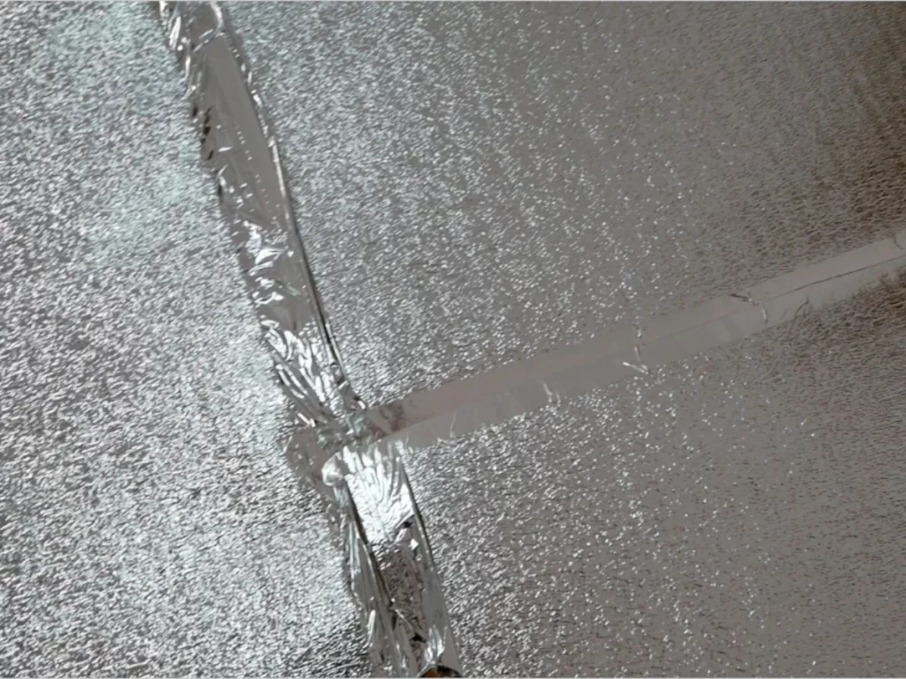 alle Stöße der Trittschalldämmung miteinander verkleben