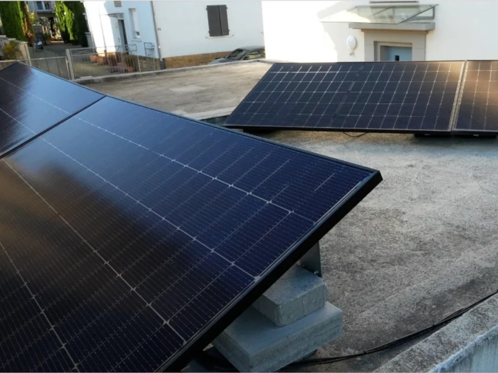 Solarmodule auf Garagendach