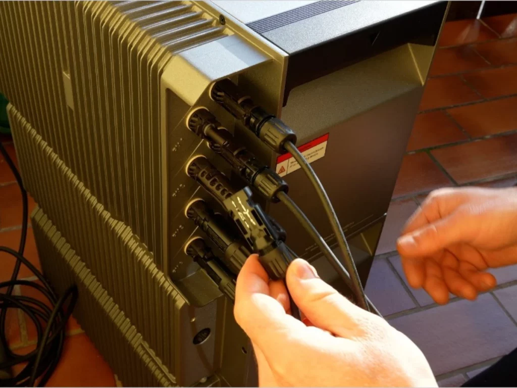 Solix Solarbank 2 Pro mit 4 Solareingängen mit 4 MPPT Tracker