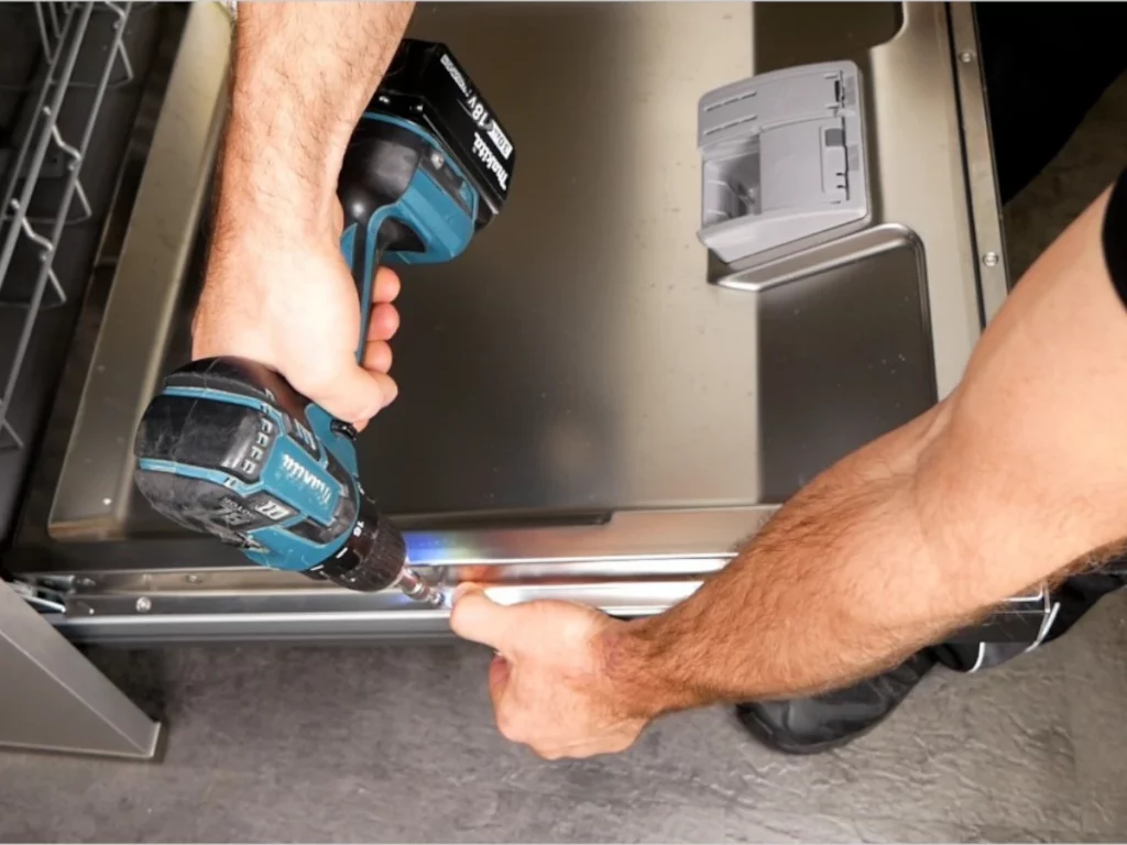 Möbelfront montieren