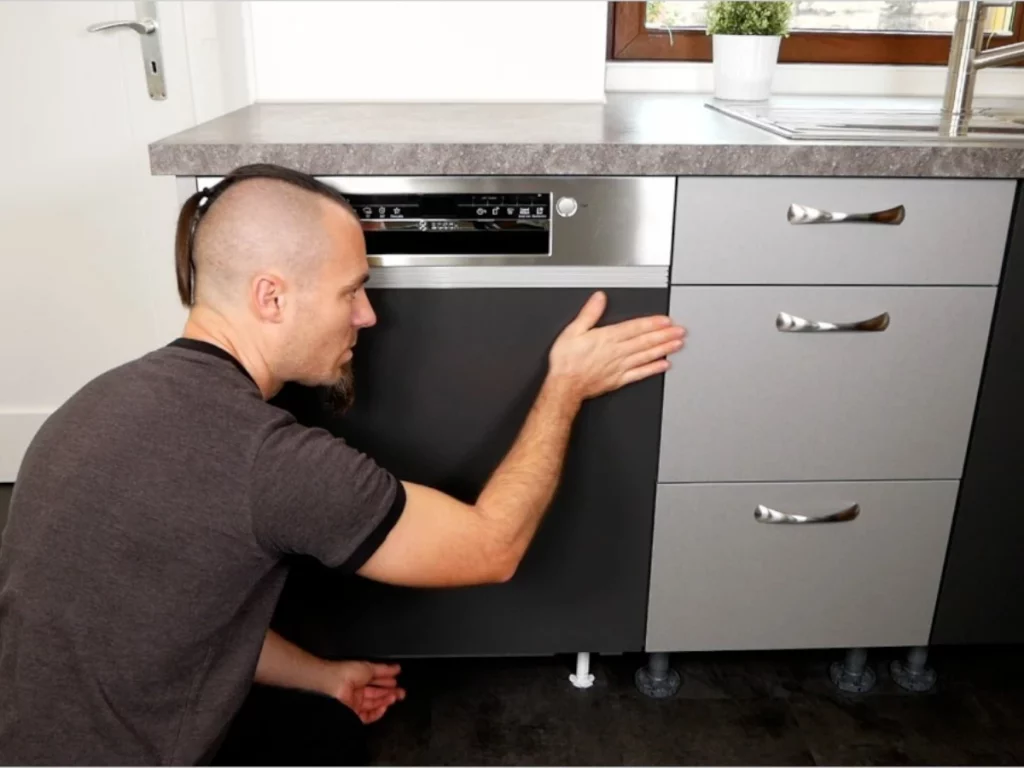 wie baut man einen geschirrspüler ein?