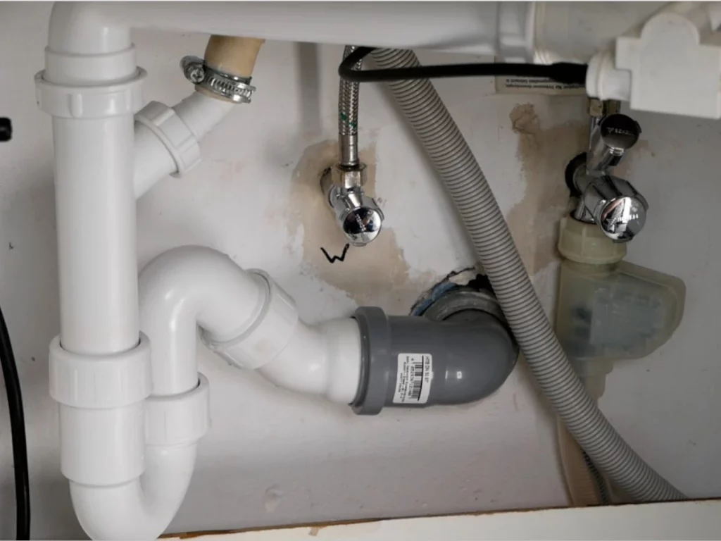 Geschirrspüler Wasseranschluss machen