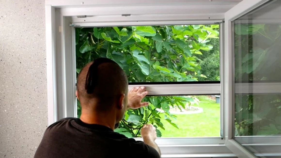 Fliegenschutz Montage ohne Bohren: Insetto StarlineFix Insektenschutzrollo – mit GUTSCHEINCODE 2025!