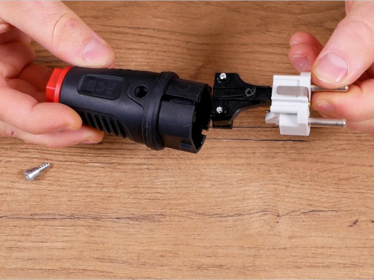 Schuko-Stecker montieren – Mach diesen Fehler nicht!