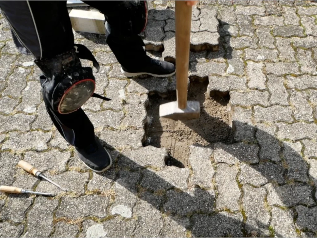 Untergrund verdichten bei Pflastersteinen