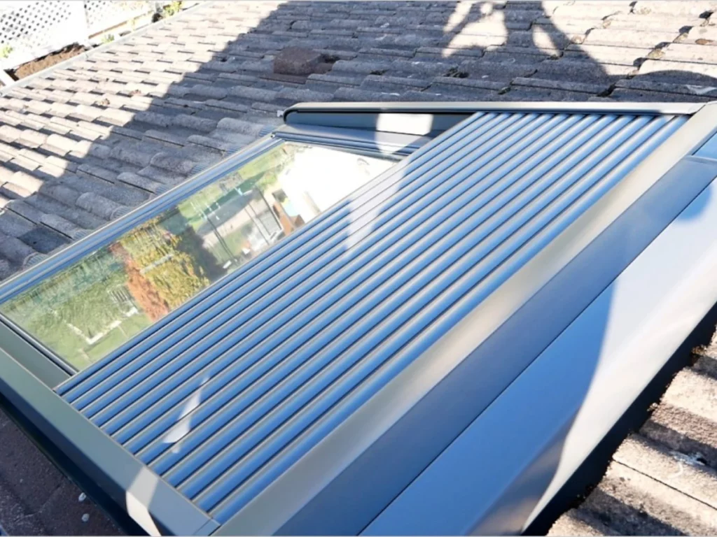 Dachfenster Solarrollladen nachrüsten