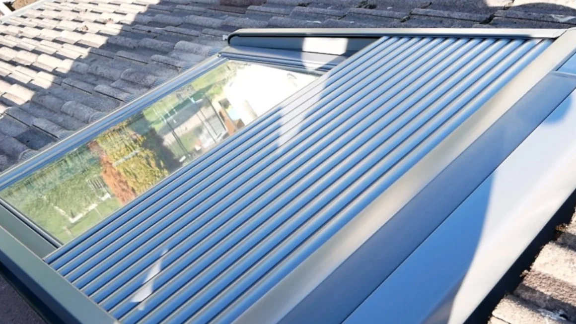 Rollladen am Dachfenster nachrüsten: Velux Solar Rollladen von innen einbauen