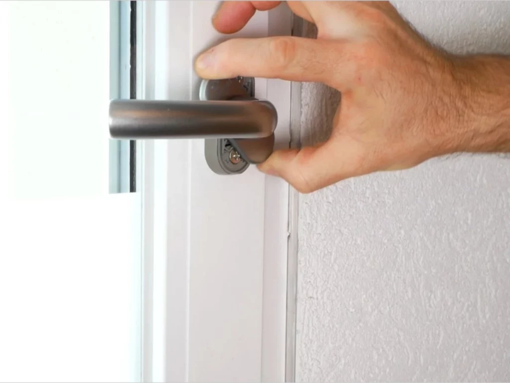 wie entferne ich einen Fenstergriff?