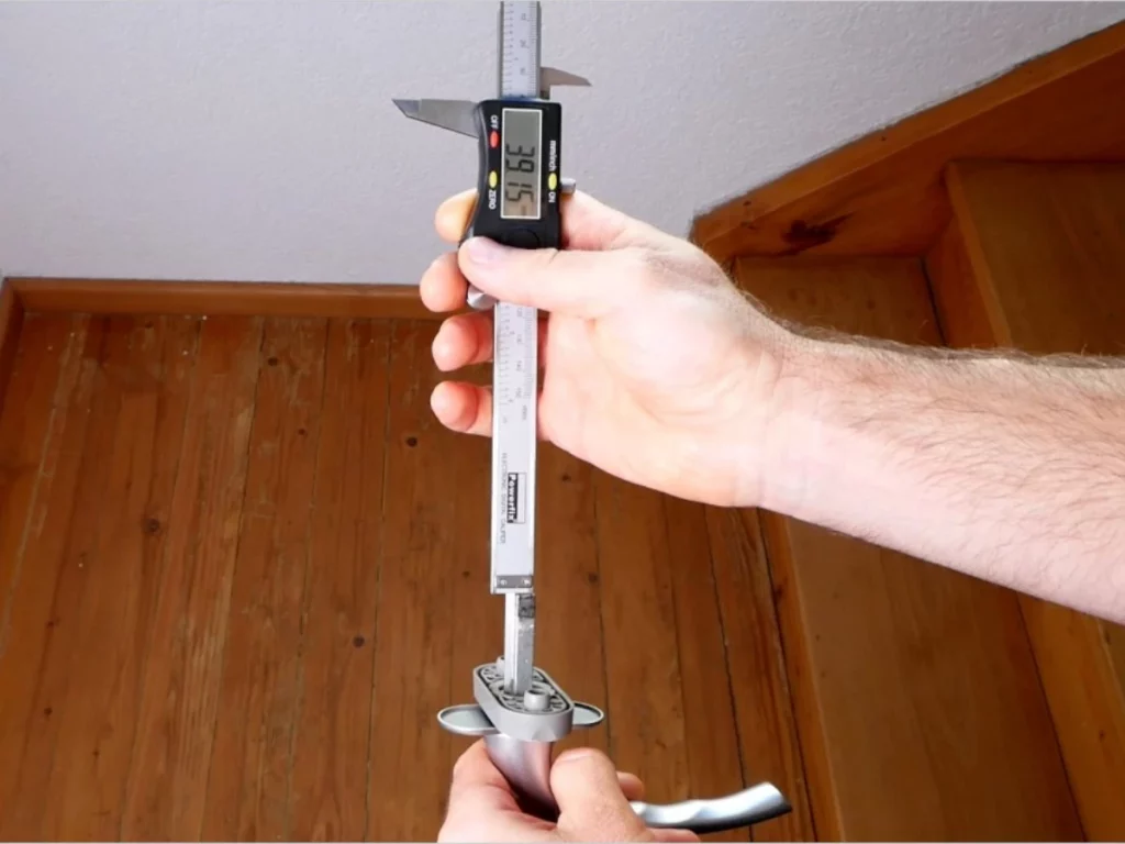 Fenstergriff mit Messschieber ausmessen