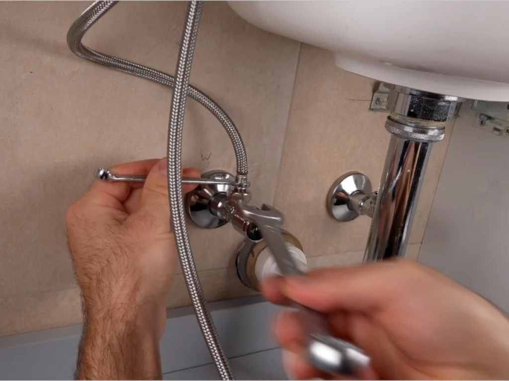 Schläuche an Eckventile anschließen