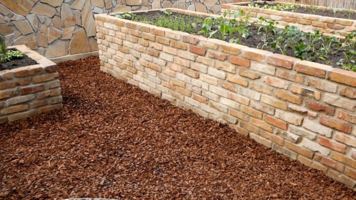 Hochbeet selber bauen aus alten Ziegelsteinen