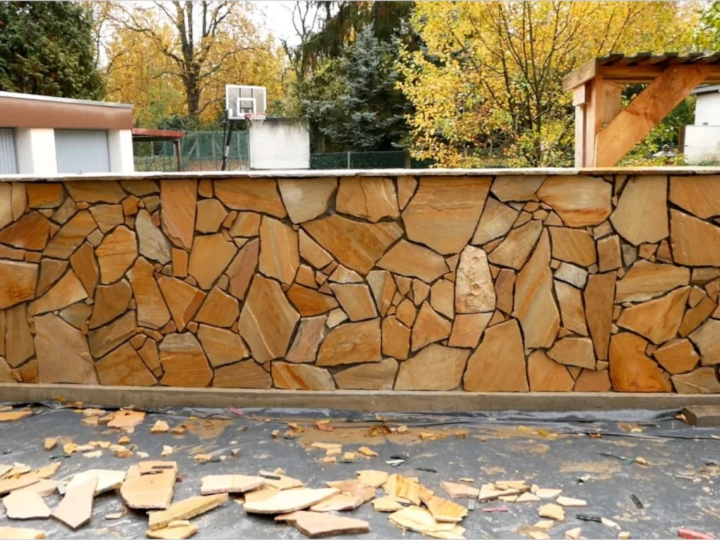 Wand mit Naturstein verkleiden