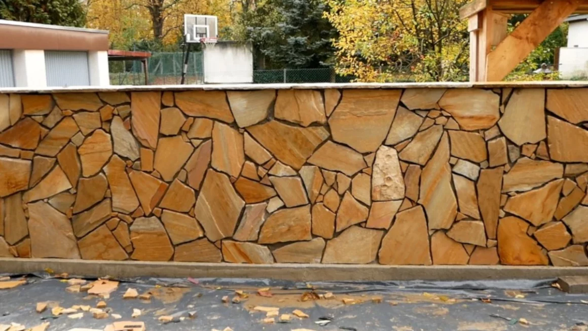 Mauer mit Natursteinen verkleiden – Natürlich schön und langlebig