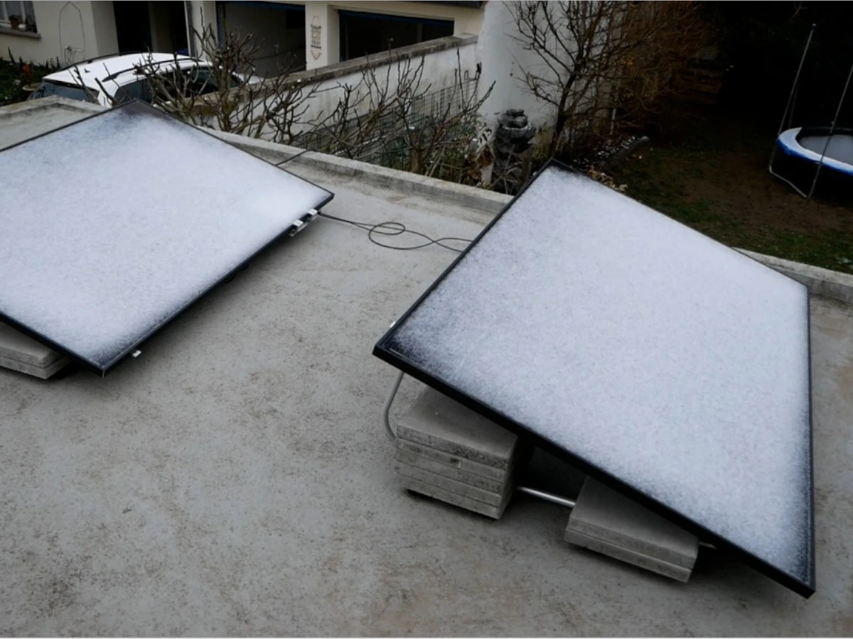 Photovoltaikmodule mit Schnee bedeckt? Das solltest du tun!