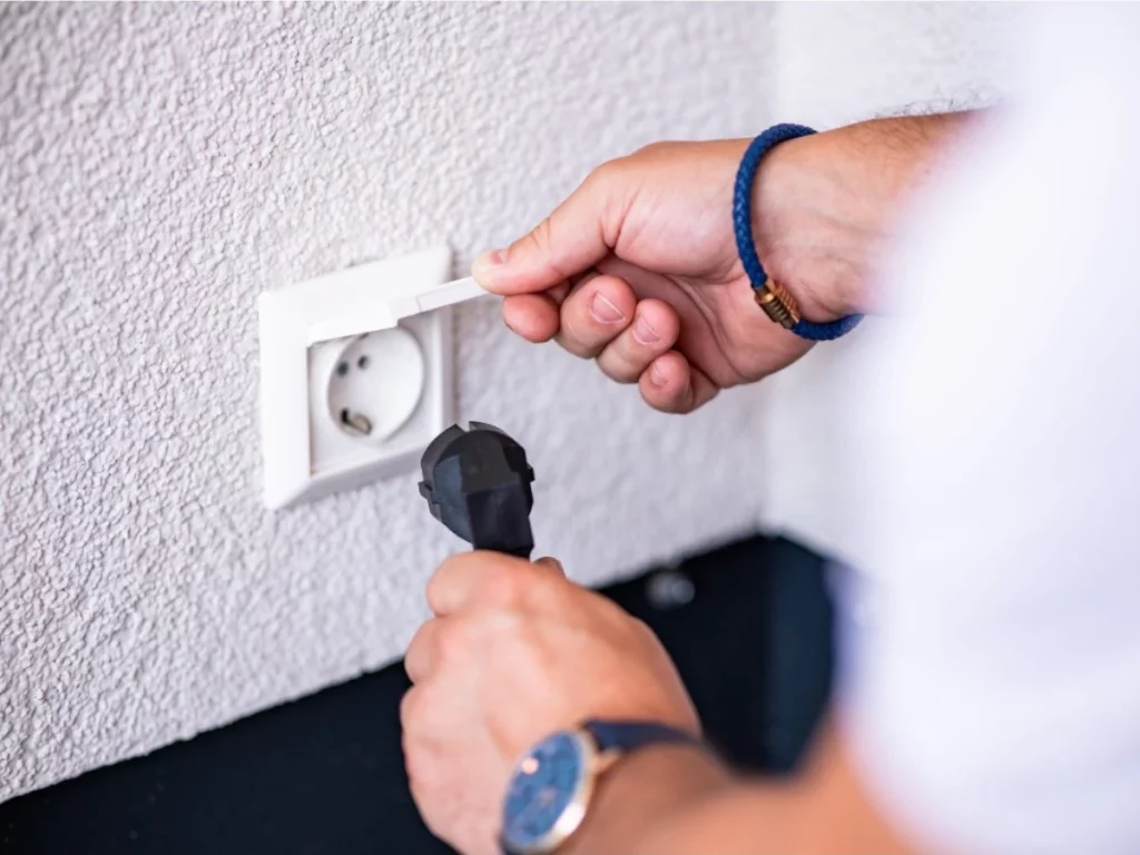 Balkonkraftwerk mit dem Hausnetz verbinden