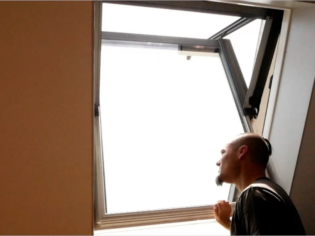 Dachfenster auf Putzstellung kippen