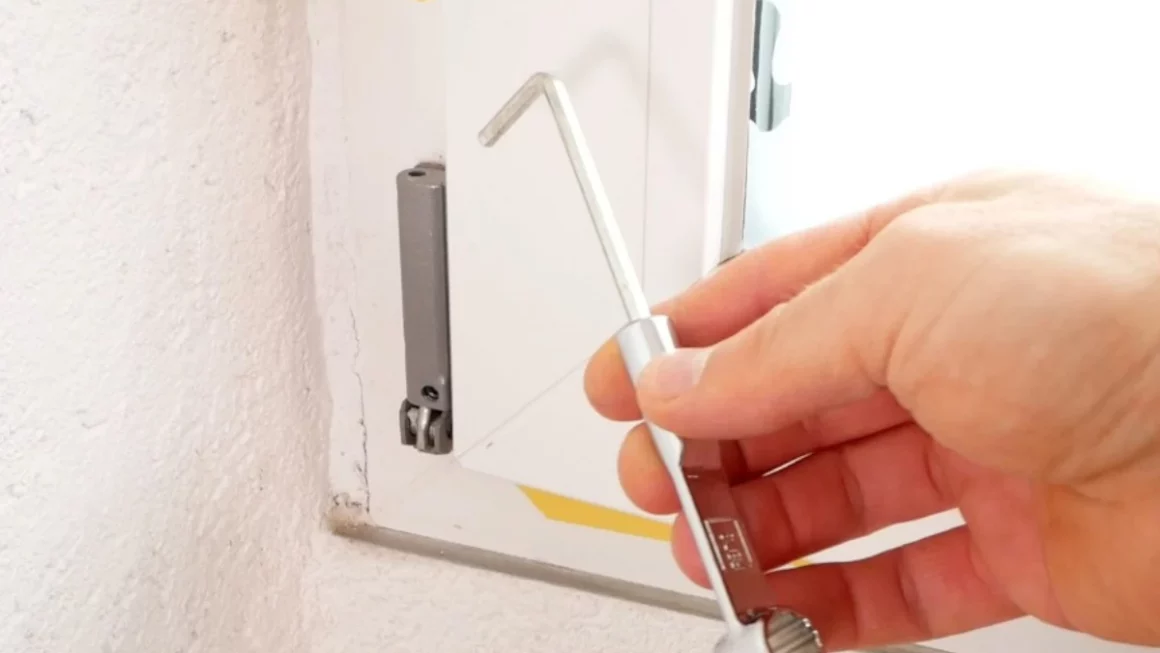 Fenster einstellen – Fensterflügel justieren leicht gemacht