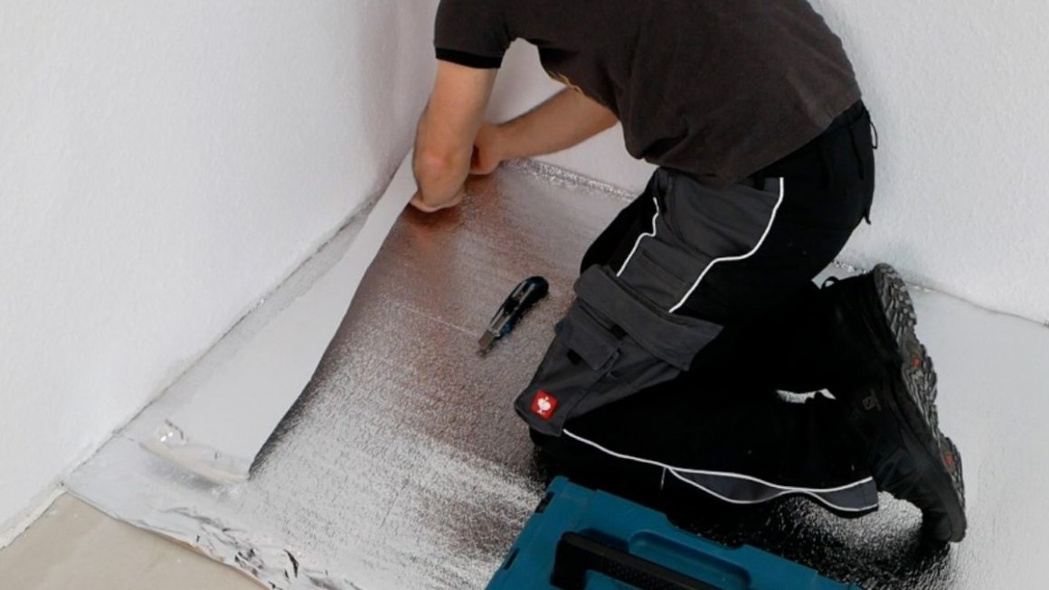 Trittschalldämmung verlegen am schwimmend verlegten Bodenbelag