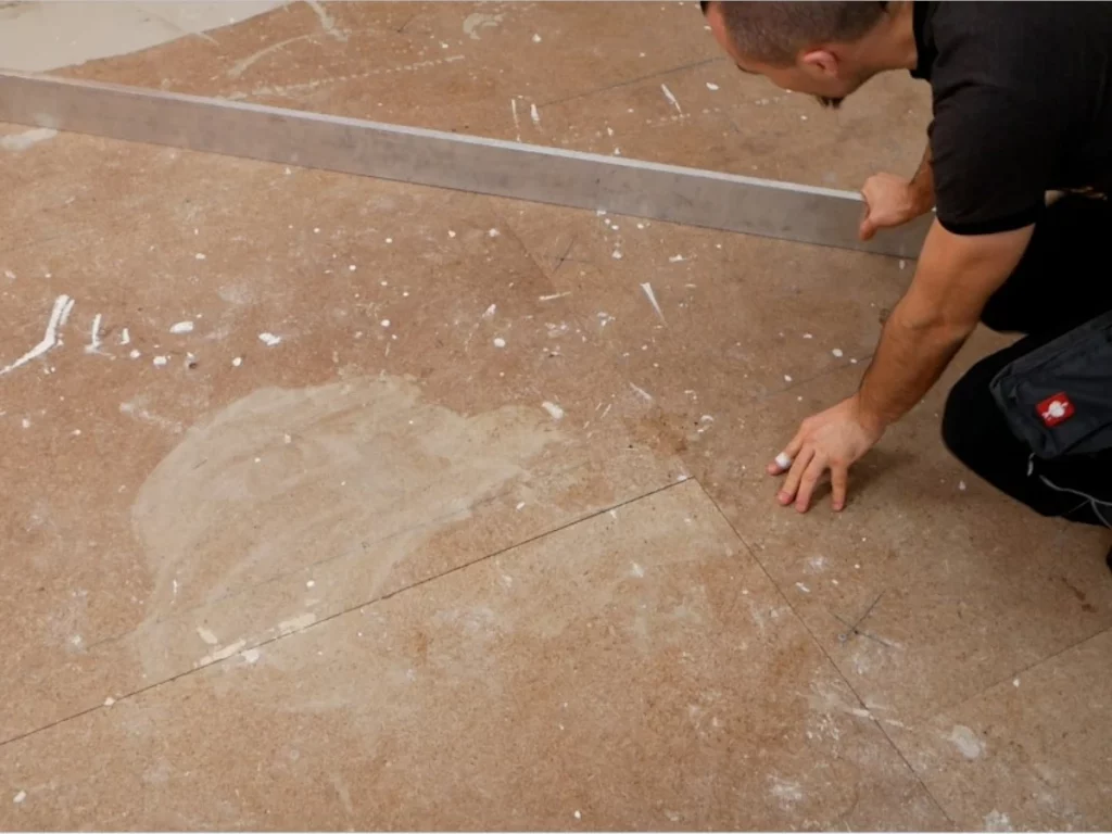 Untergrund vor Laminat-Verlegung prüfen