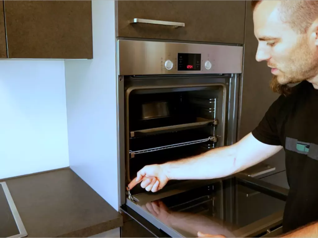 Tür Backofen aushängen