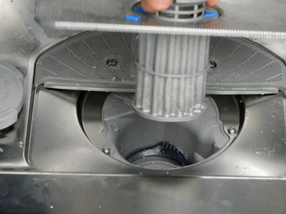 Verstopfte Spülmaschinen-Pumpe reinigen (Bosch, Siemens, Neff, Constructa)