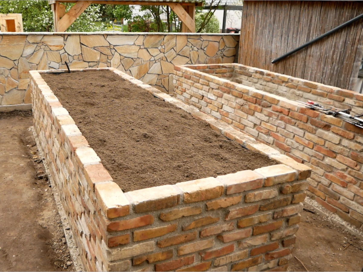 Hochbeet richtig befüllen für beste Ernteergebnisse