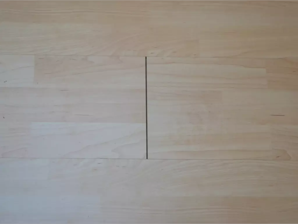 Lücken im Boden schließen