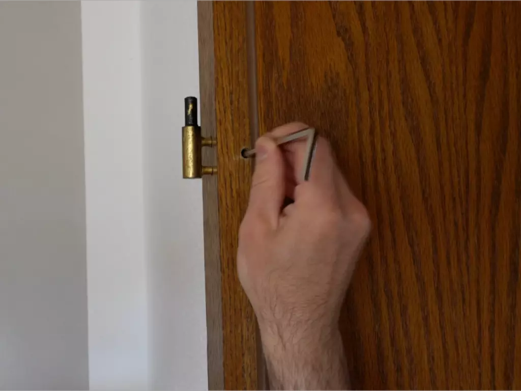 Zimmertür schleift auf Boden