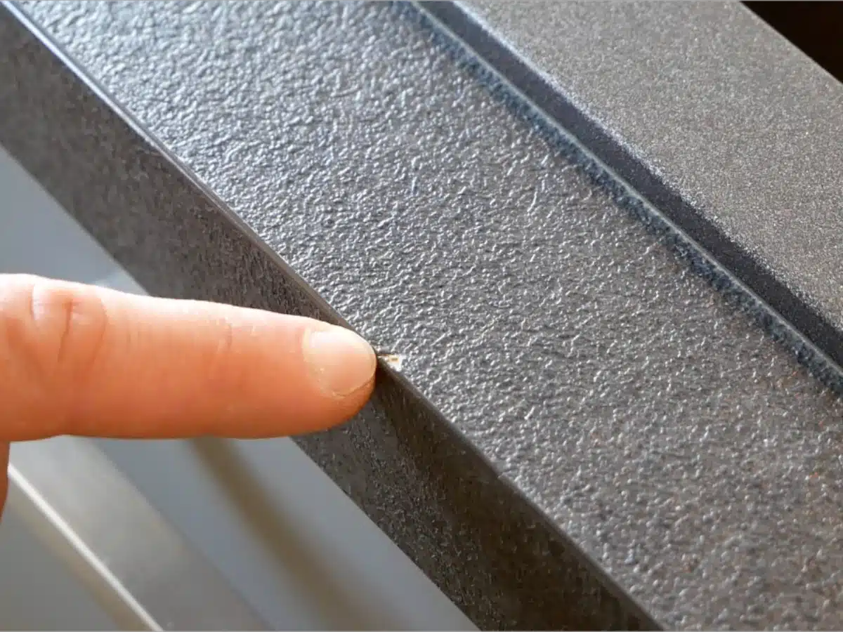 Arbeitsplatte, Laminatboden und Parkett reparieren – mit Hartwachs